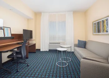 Fairfield Inn & Suites by Marriott Burlington hotel thumbnail 4