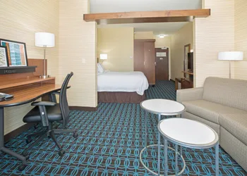 Fairfield Inn & Suites by Marriott Burlington hotel thumbnail 6
