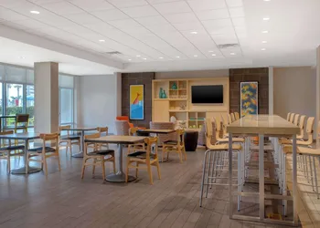 Home2 Suites By Hilton Destin hotel thumbnail 6