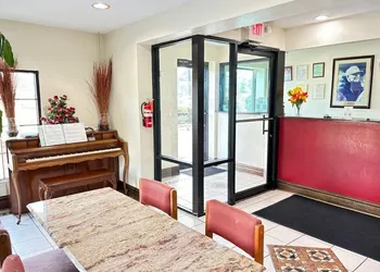 Budget Inn hotel thumbnail 4
