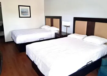Baymont By Wyndham Metter hotel thumbnail 2