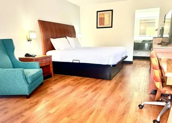 Baymont By Wyndham Metter hotel thumbnail 4