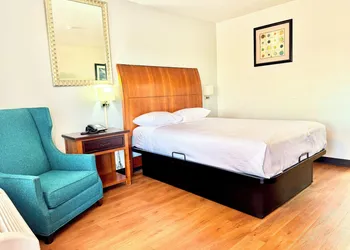 Baymont By Wyndham Metter hotel thumbnail 8