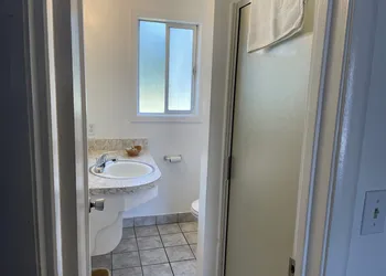 Lark Motel hotel thumbnail 5