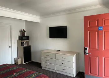 Lark Motel hotel thumbnail 6
