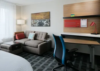 Towneplace Suites Kansas City Airport hotel thumbnail 8