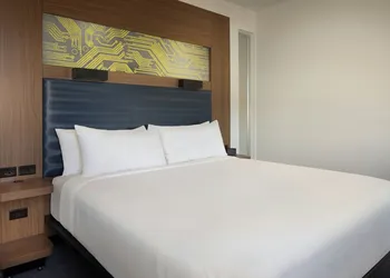 Aloft Wichita hotel thumbnail 6