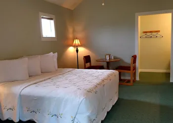 Spruce Lane Lodge and Cottages hotel thumbnail 3