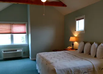 Spruce Lane Lodge and Cottages hotel thumbnail 4
