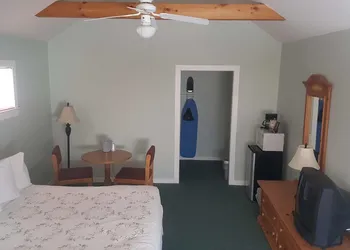 Spruce Lane Lodge and Cottages hotel thumbnail 5