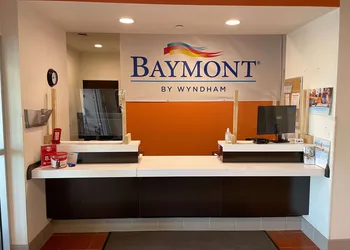 Baymont by Wyndham Williston hotel thumbnail 2