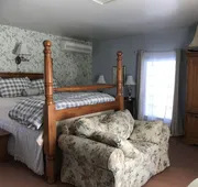Fallen Tree Farm Bed & Breakfast hotel detail image 7