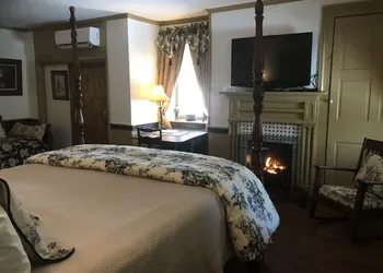 Fallen Tree Farm Bed & Breakfast hotel thumbnail 8