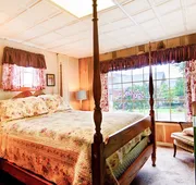 Lily Garden Bed and Breakfast hotel detail image 4