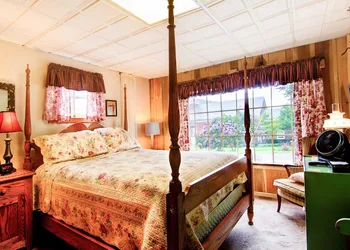 Lily Garden Bed and Breakfast hotel thumbnail 4