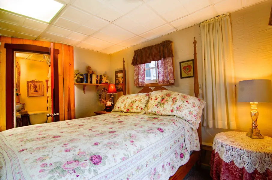 Lily Garden Bed and Breakfast hotel detail image 6