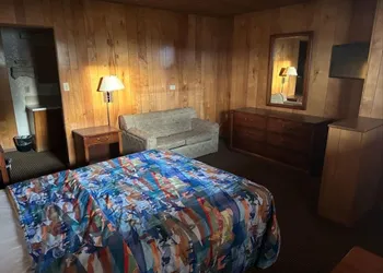 Love Hotels Western Holiday by OYO at Harlan Lake NE hotel thumbnail 3
