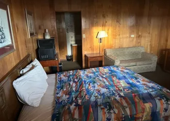Love Hotels Western Holiday by OYO at Harlan Lake NE hotel thumbnail 4