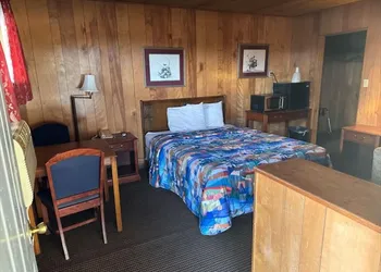 Love Hotels Western Holiday by OYO at Harlan Lake NE hotel thumbnail 6