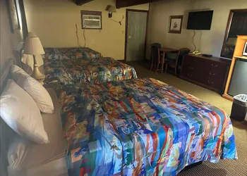 Love Hotels Western Holiday by OYO at Harlan Lake NE hotel thumbnail 8