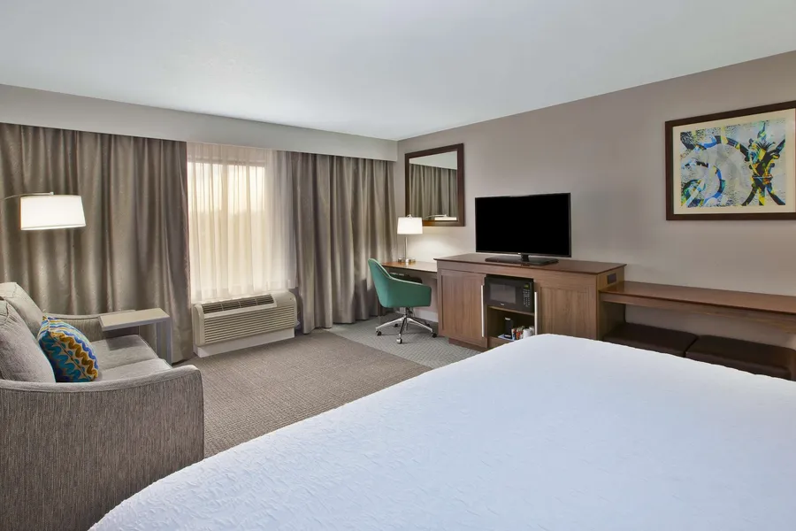 Hampton Inn & Suites Alliance hotel detail image 6