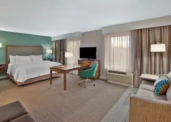 Hampton Inn & Suites Alliance hotel thumbnail 7