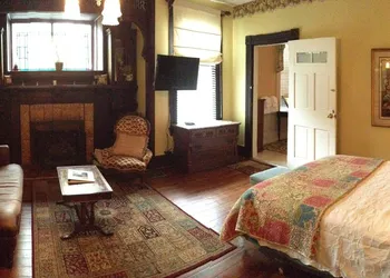 Vandiver Inn hotel thumbnail 2