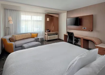 Courtyard by Marriott Schenectady at Mohawk Harbor hotel thumbnail 7
