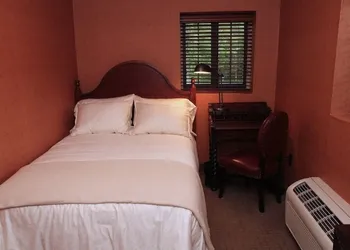The Beaumont Inn hotel thumbnail 7