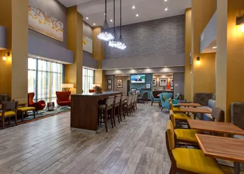 Hampton Inn & Suites Wichita/Airport hotel thumbnail 3