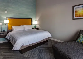 Hampton Inn & Suites Wichita/Airport hotel thumbnail 4