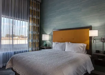 Hampton Inn & Suites Wichita/Airport hotel thumbnail 7