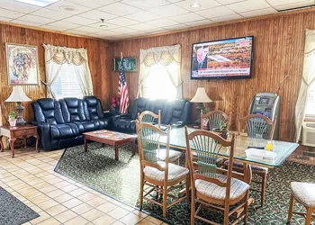 Super Inn & Suites by OYO Milledgeville hotel thumbnail 2