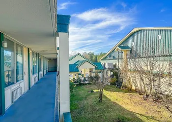 Super Inn & Suites by OYO Milledgeville hotel thumbnail 4