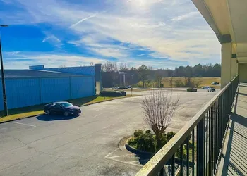 Super Inn & Suites by OYO Milledgeville hotel thumbnail 5