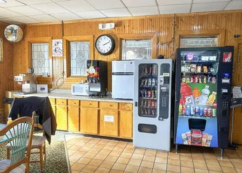 Super Inn & Suites by OYO Milledgeville hotel thumbnail 8