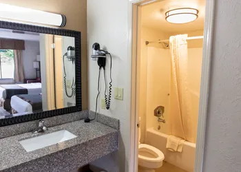Regency Inn hotel thumbnail 7