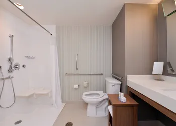 Courtyard by Marriott Toledo North hotel thumbnail 8