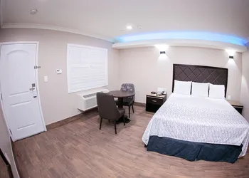 Diamond Bell Inn & Suites hotel thumbnail 3