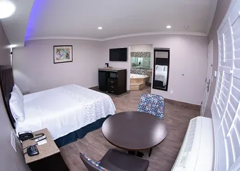 Diamond Bell Inn & Suites hotel thumbnail 5