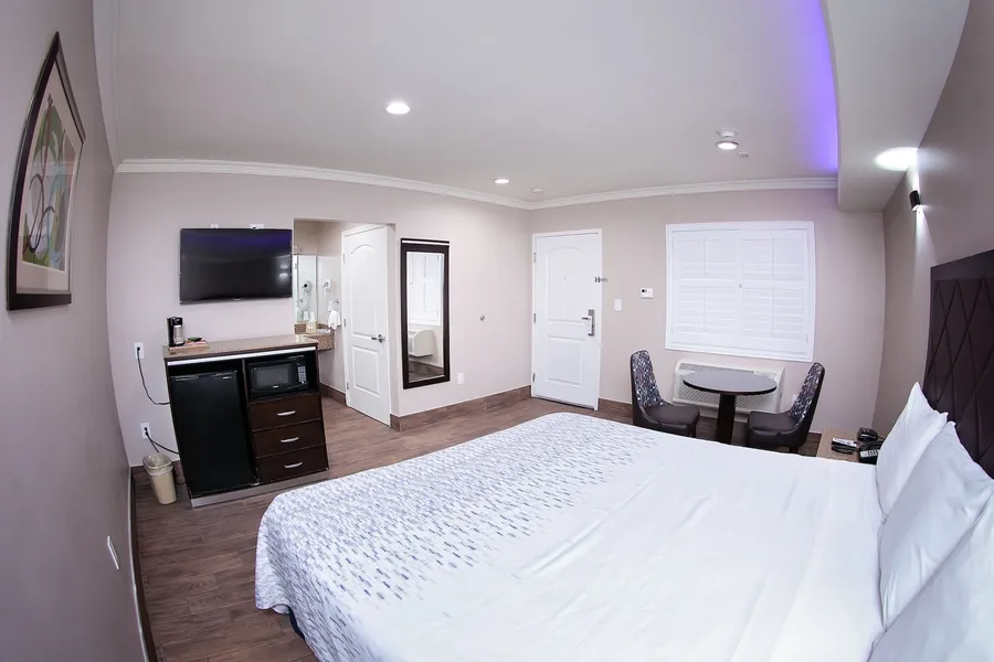 Diamond Bell Inn & Suites hotel detail image 6