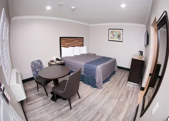 Diamond Bell Inn & Suites hotel thumbnail 8