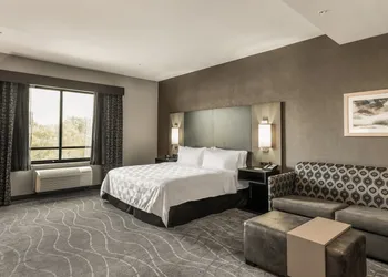 Holiday Inn & Suites Silicon Valley - Milpitas by IHG hotel thumbnail 6