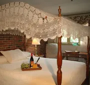 Lamie's Inn and The Old Salt Restaurant hotel detail image 5