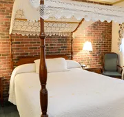 Lamie's Inn and The Old Salt Restaurant hotel detail image 7