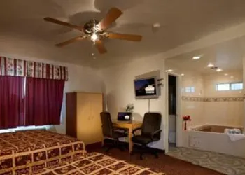 Palace Inn Oxnard hotel thumbnail 8