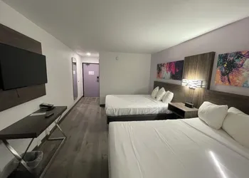Quality Inn - Denton hotel thumbnail 5