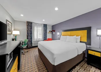 Quality Inn - Denton hotel thumbnail 6
