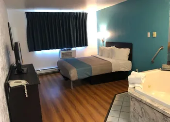 Days Inn by Wyndham La Crosse hotel thumbnail 6