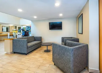 Comfort Inn Highway 401 hotel thumbnail 4